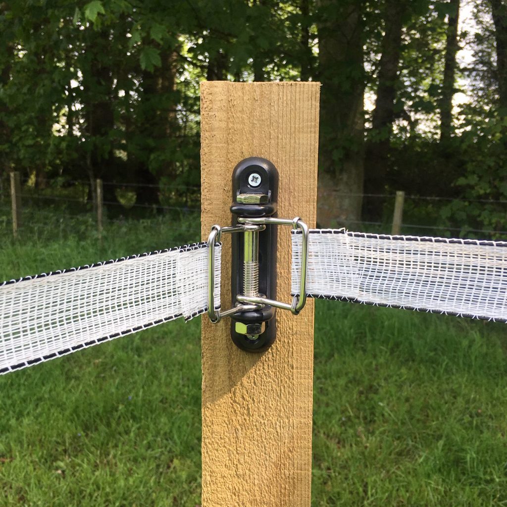Corner insulator to hold two lines of electric fence tape